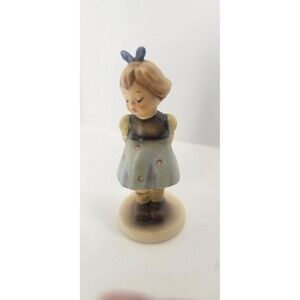 Goebel Hummel Two Hands One Treat TMK 7 Club Figurine #493 Germany